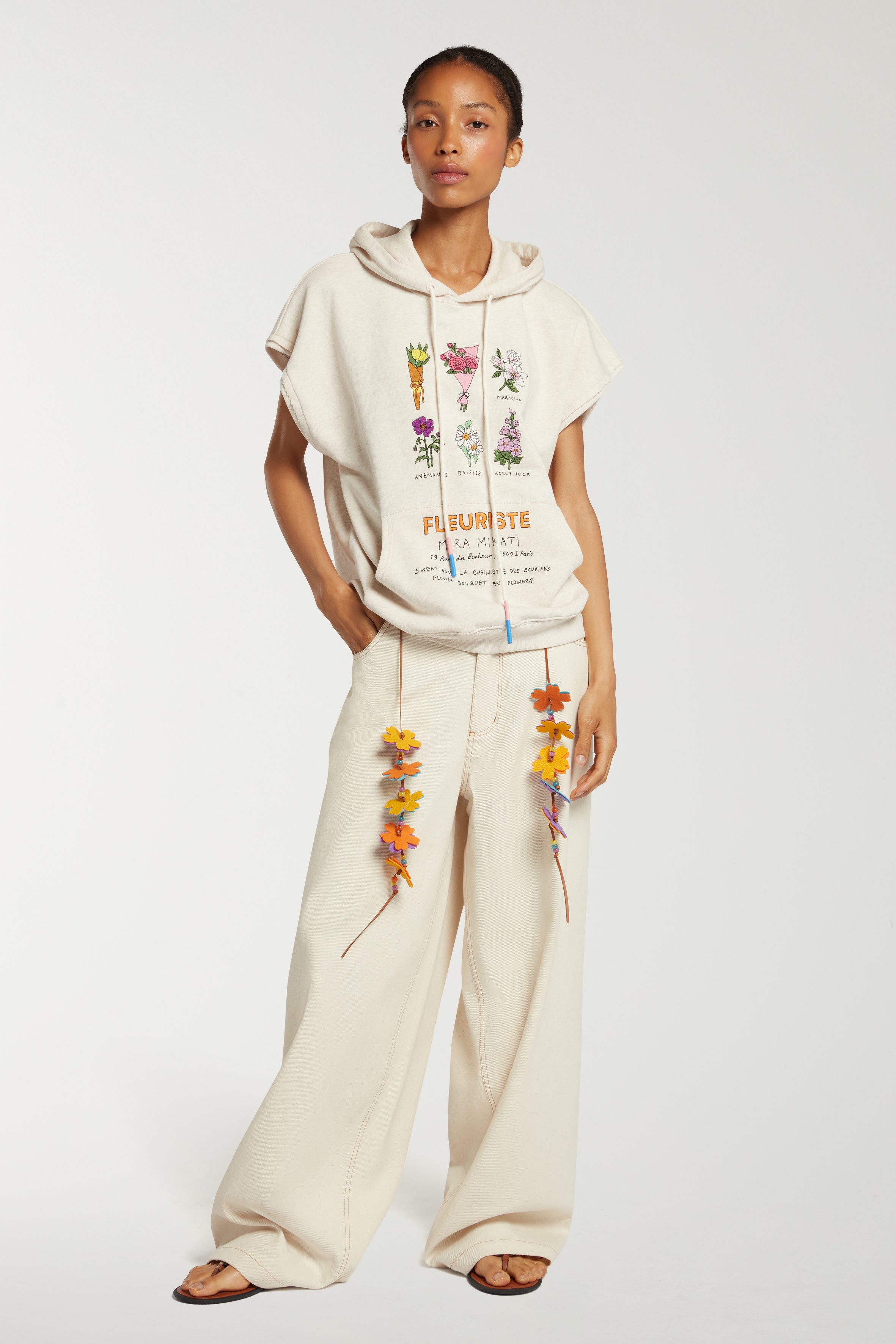 Relaxed Trouser With Flower Belt