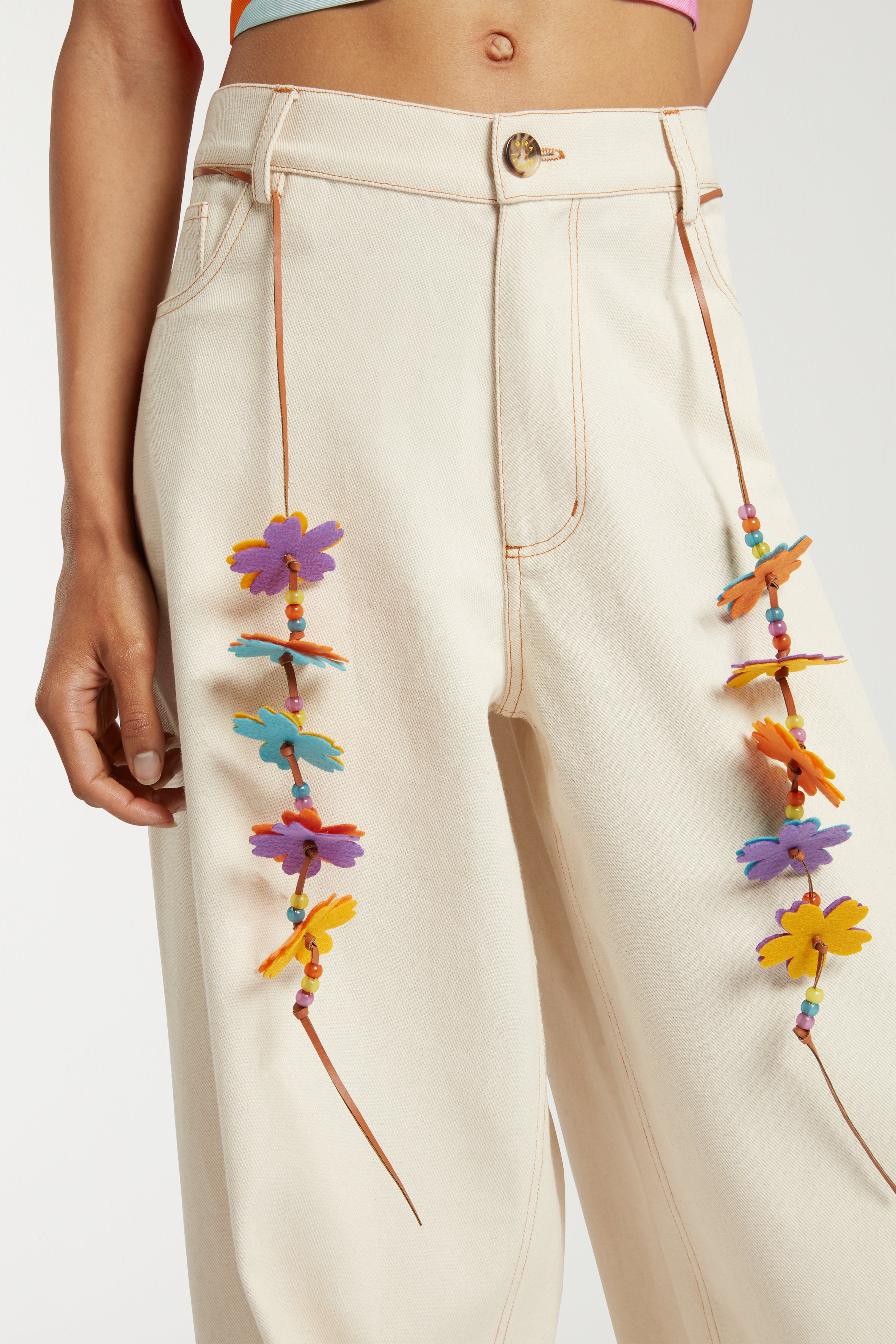 Relaxed Trouser With Flower Belt