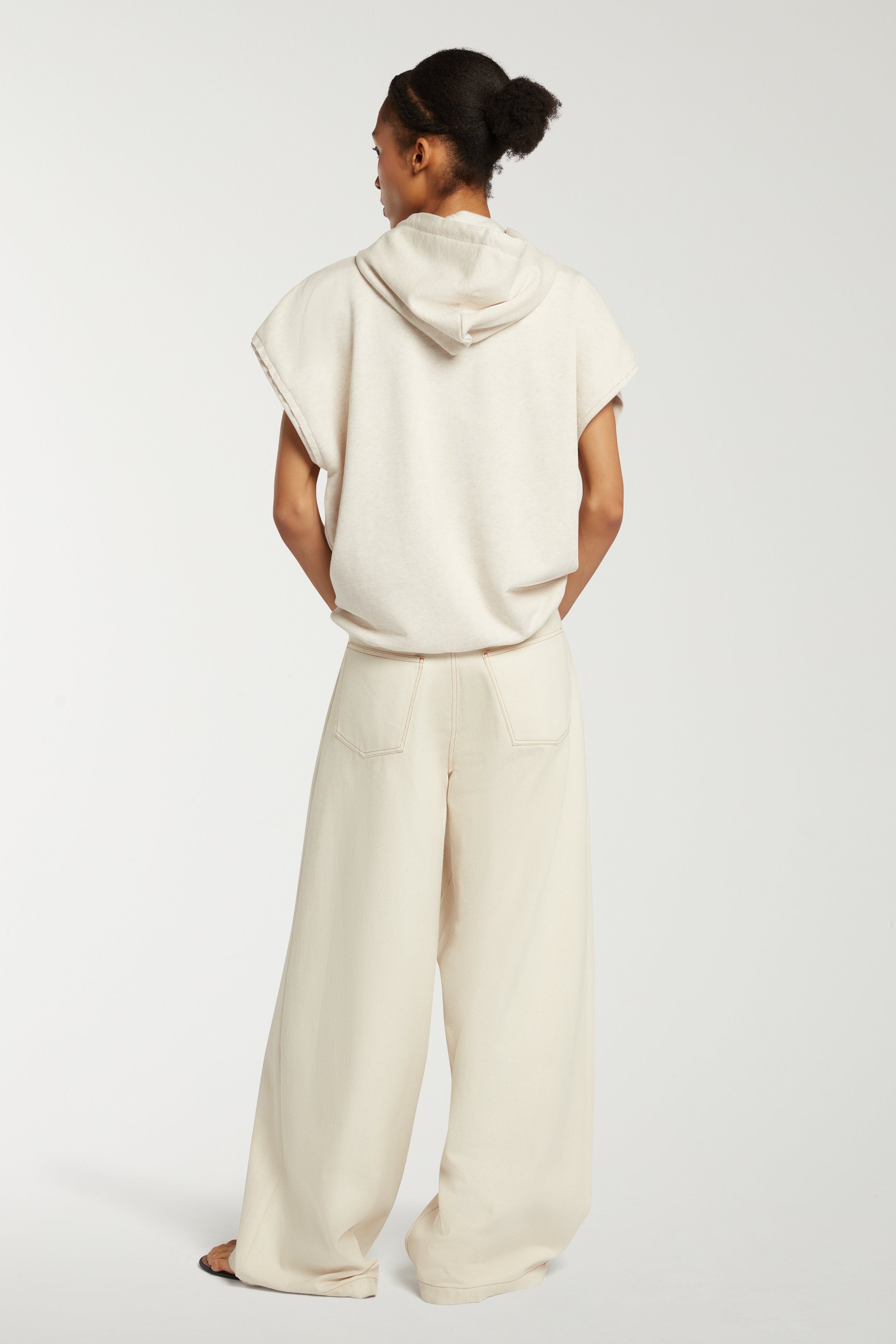 Relaxed Trouser With Flower Belt