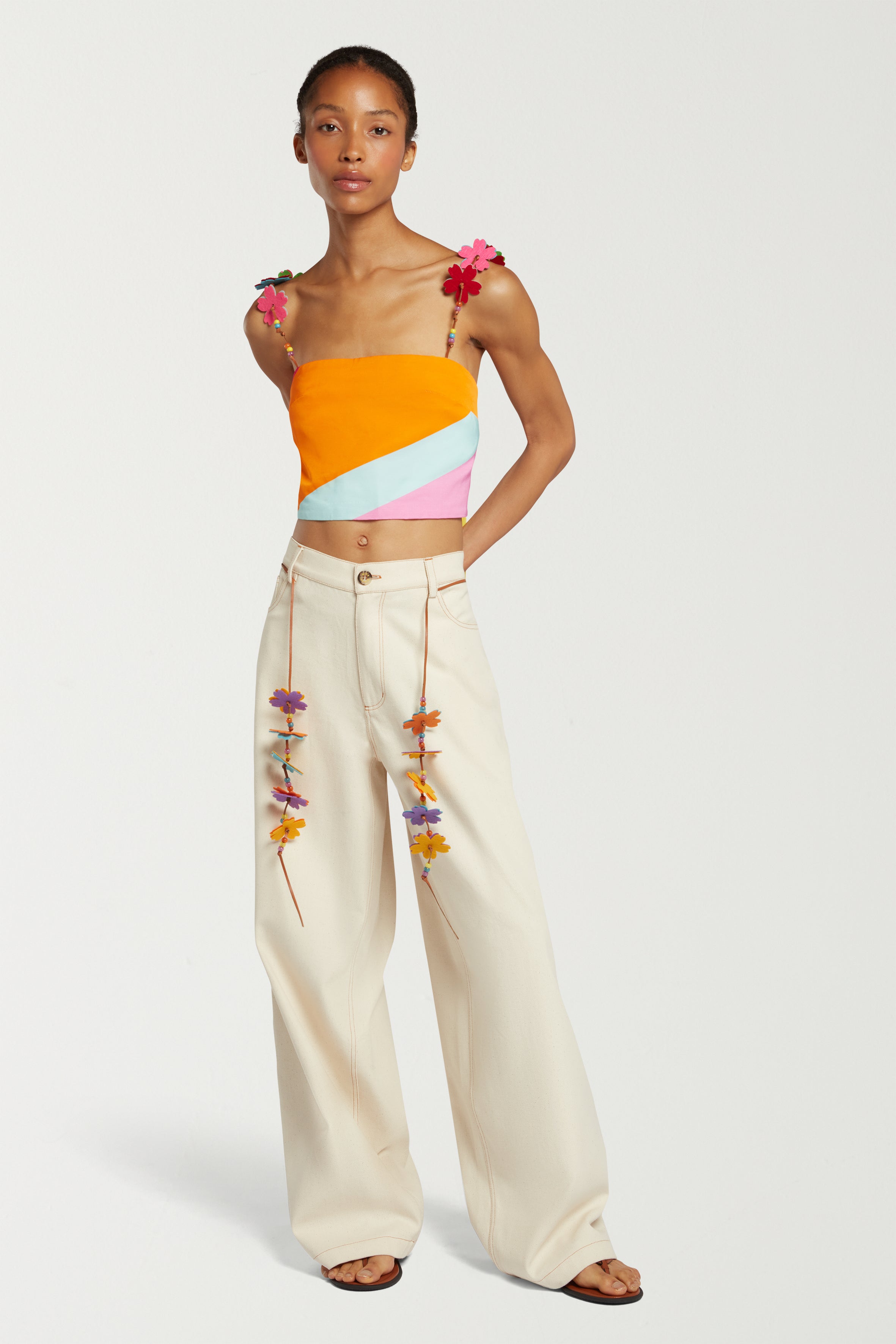 Relaxed Trouser With Flower Belt